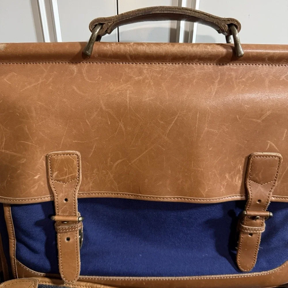 L.L. Bean bean messenger